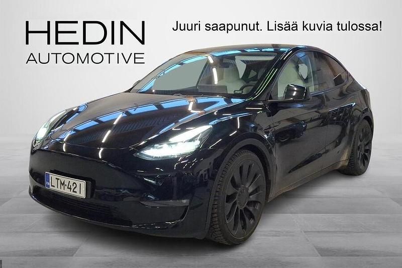 Käytetty Tesla Model Y Performance 336 kW (457 HP) 2023 Musta Katumaasturi