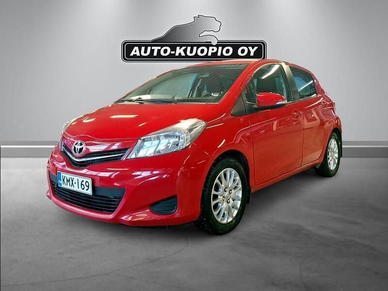 Käytetty Toyota Yaris Active 99 HP (72 kW) 2014 Punainen Viistoperä