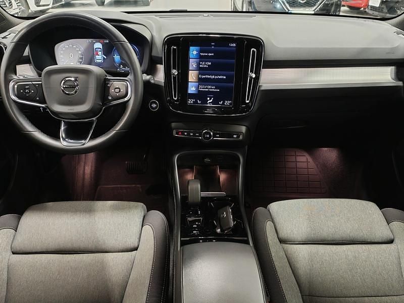 Käytetty Volvo XC40 Plus 211 HP (155 kW) 2024 Katumaasturi
