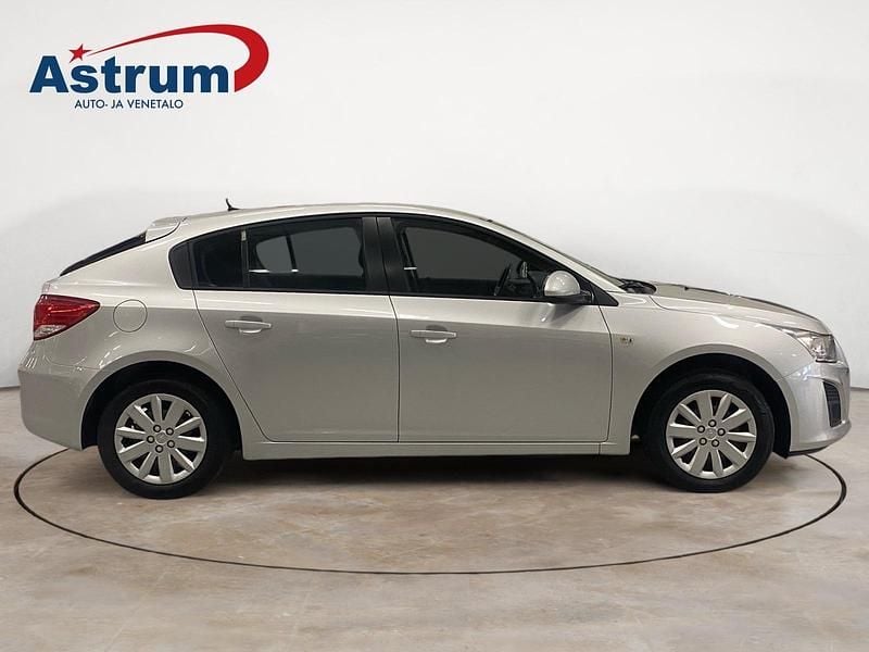 Käytetty Chevrolet Cruze LT 124 HP (91 kW) 2013 Hopea Viistoperä
