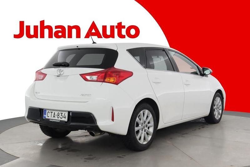 Käytetty Toyota Auris Multidrive S 132 HP (97 kW) 2015 Valkoinen Viistoperä