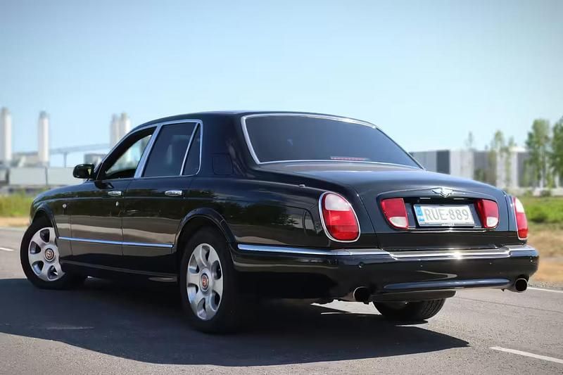 Käytetty Bentley Arnage 544 HP (400 kW) 2001 Musta Sedan