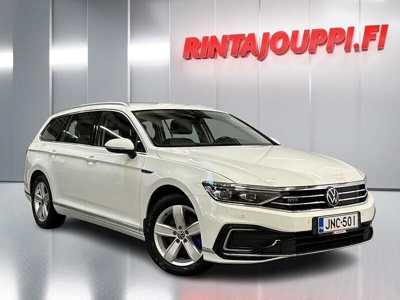 Valkoinen Käytetty 2021 VW Passat GTE Farmari | 21 370 € (Perustarjous) - Kuva 1/4