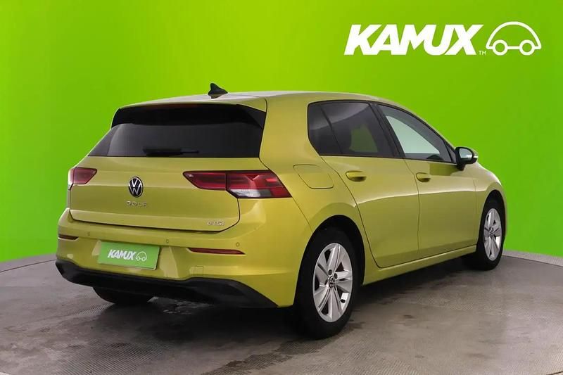 Käytetty VW Golf VIII Edition 150 HP (110 kW) 2020 Keltainen / beige Sedan