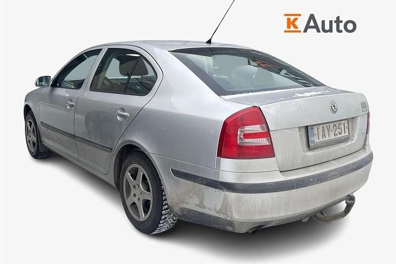 Käytetty Skoda Octavia Ambiente 116 HP (85 kW) 2006 Harmaa Viistoperä