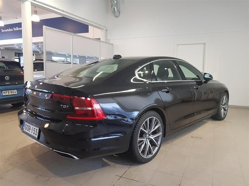 Käytetty Volvo S90 Momentum 303 HP (222 kW) 2019 Musta Sedan