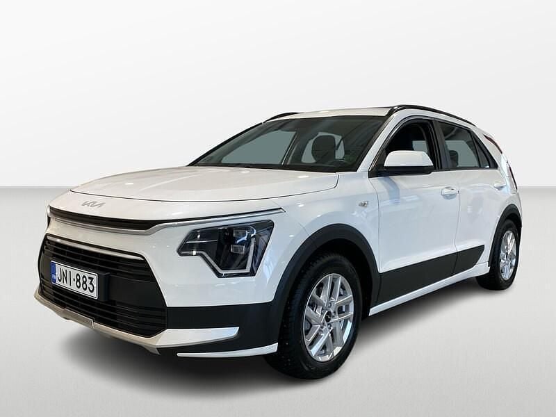 Käytetty Kia Niro LX 140 HP (102 kW) 2024 Valkoinen Katumaasturi