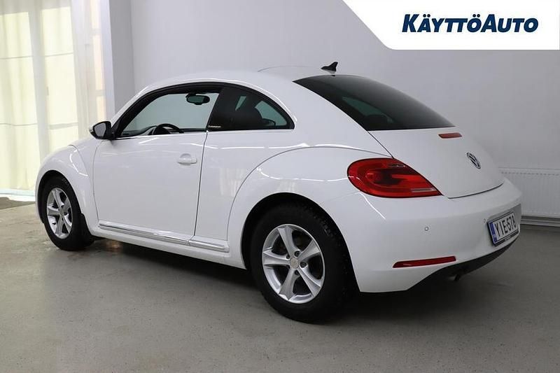 Käytetty VW Beetle Design 105 HP (77 kW) 2012 Valkoinen Viistoperä