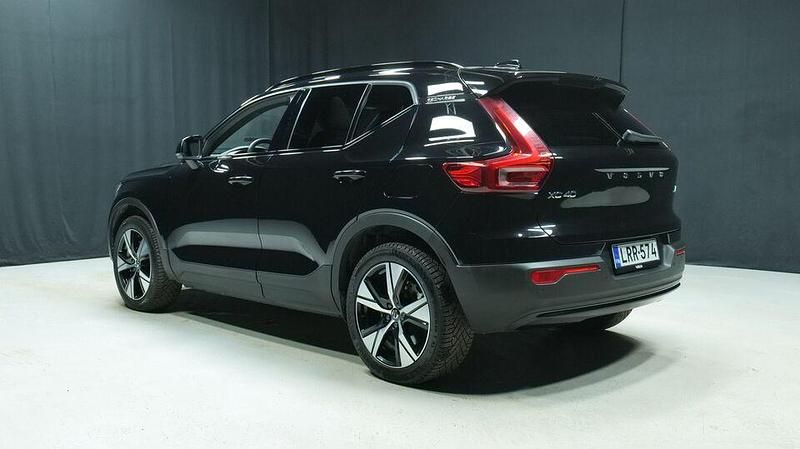Käytetty Volvo XC40 Ultimate 300 kW (408 HP) 2023 Musta Katumaasturi