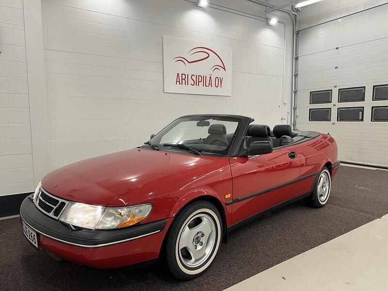 Käytetty Saab 900 Cabriolet 150 HP (110 kW) 1996 Punainen Avoauto