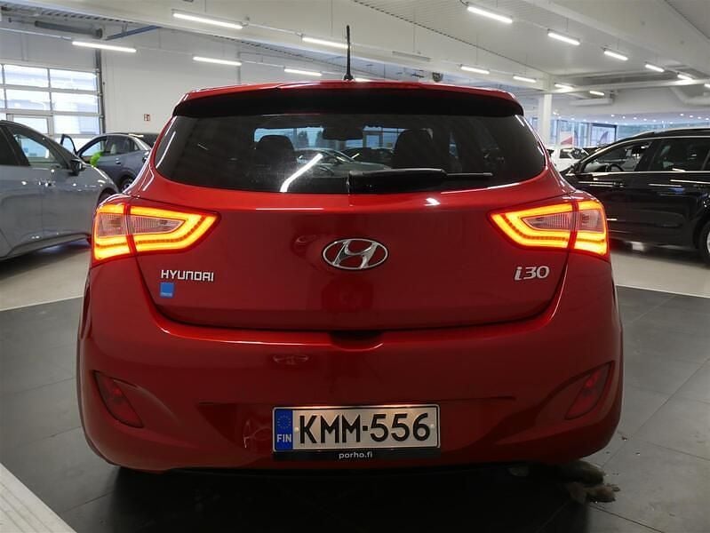 Käytetty Hyundai i30 GO! 135 HP (99 kW) 2016 Punainen Viistoperä
