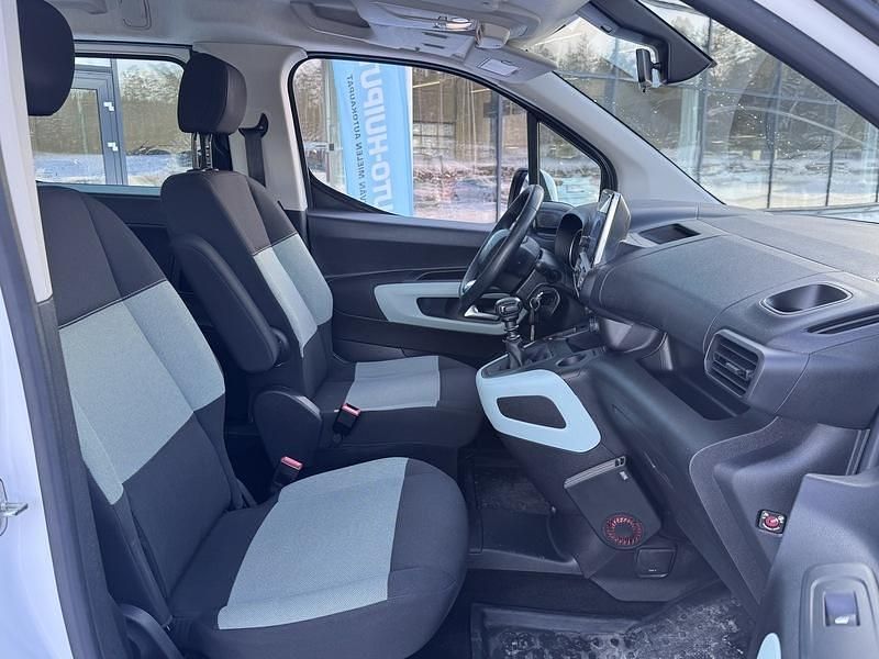 Käytetty Citroën Berlingo Feel 110 HP (80 kW) 2021 Tila-auto