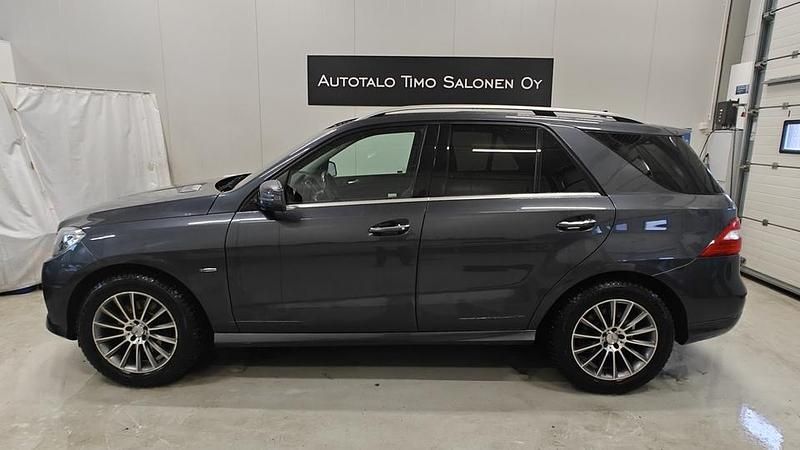 Käytetty Mercedes ML350 AMG line 258 HP (189 kW) 2012 Katumaasturi