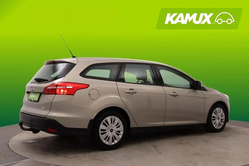 Käytetty Ford Focus Trend 125 HP (91 kW) 2015 Hopea Farmari