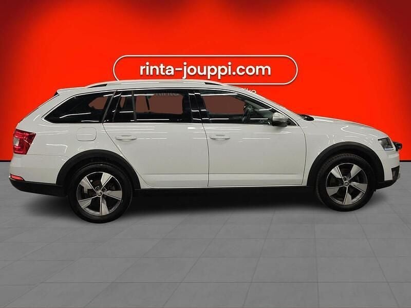 Valkoinen Käytetty 2017 Skoda Octavia Farmari | 17 390 € (Perustarjous) - Kuva 1/3