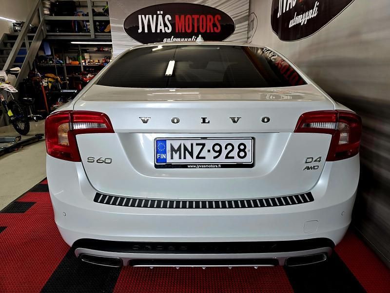 Käytetty Volvo S60 CC Summum 190 HP (139 kW) 2016 Sedan