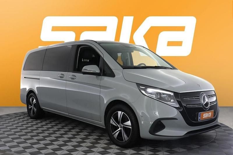 Käytetty Mercedes EQV300 150 kW (204 HP) 2024 Tila-auto