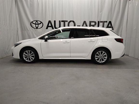 Käytetty Toyota Corolla Edition 138 HP (101 kW) 2023 Valkoinen Farmari