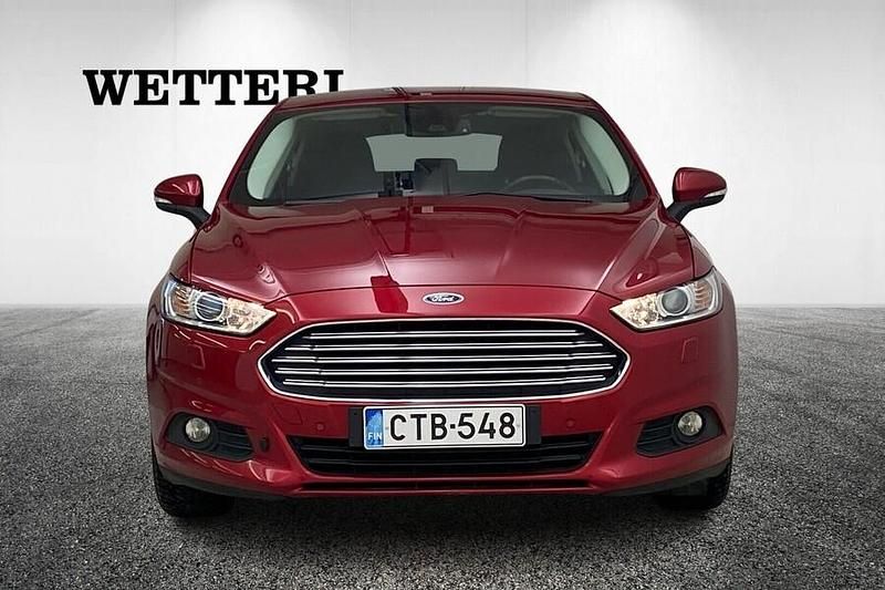 Käytetty Ford Mondeo Trend 160 HP (117 kW) 2015 Punainen Viistoperä