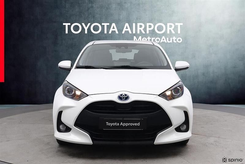 Käytetty Toyota Yaris Hybrid Active 116 HP (85 kW) 2023 Valkoinen Viistoperä
