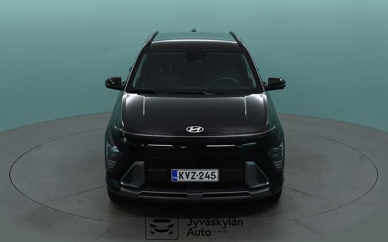 Käytetty Hyundai Kona Premium 141 HP (103 kW) 2024 Musta Katumaasturi