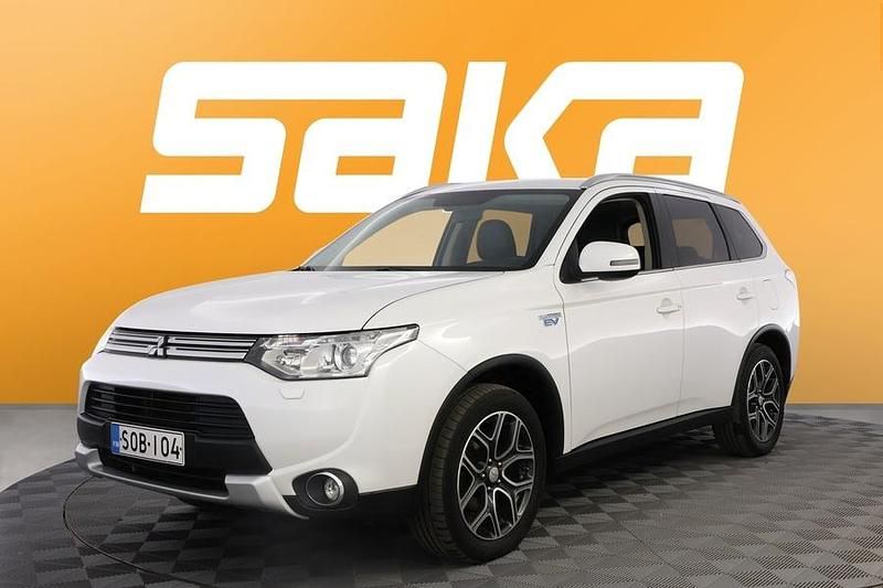 Käytetty Mitsubishi Outlander P-HEV Instyle 200 HP (147 kW) 2015 Katumaasturi