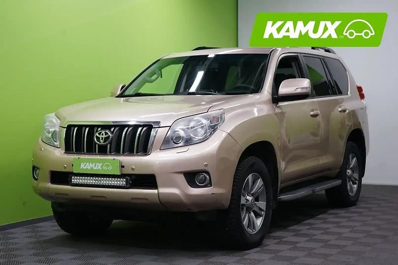 Käytetty Toyota Land Cruiser Luxury 173 HP (127 kW) 2010 Hopea / harmaa Katumaasturi