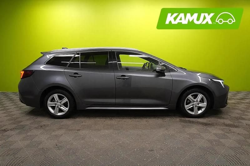 Käytetty Toyota Corolla Edition 140 HP (102 kW) 2023 Hopea / harmaa Farmari