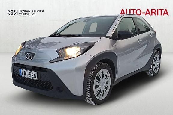 Hopea Käytetty 2022 Toyota Aygo X Play Katumaasturi | 11 900 € (Hyvä tarjous) - Kuva 1/4