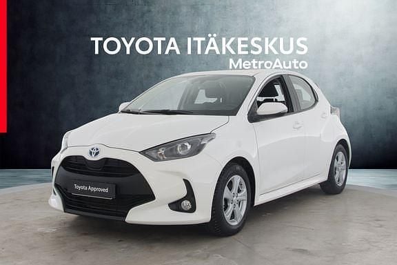 Käytetty Toyota Yaris Active 114 HP (83 kW) 2023 Valkoinen Viistoperä