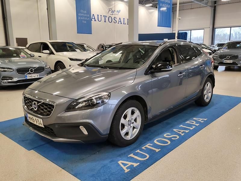 Käytetty Volvo V40 Business Edition 114 HP (83 kW) 2015 Viistoperä