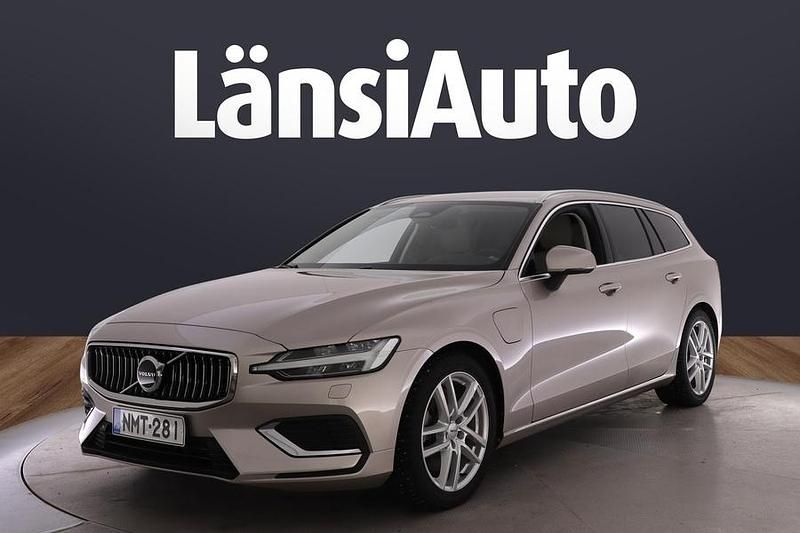 Ruskea Käytetty 2023 Volvo V60 Plus Farmari | 30 890 € - Kuva 1/2