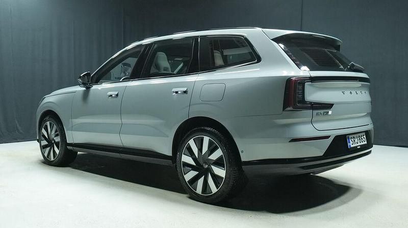 Käytetty Volvo EX90 Performance 380 kW (517 HP) 2025 Harmaa Katumaasturi