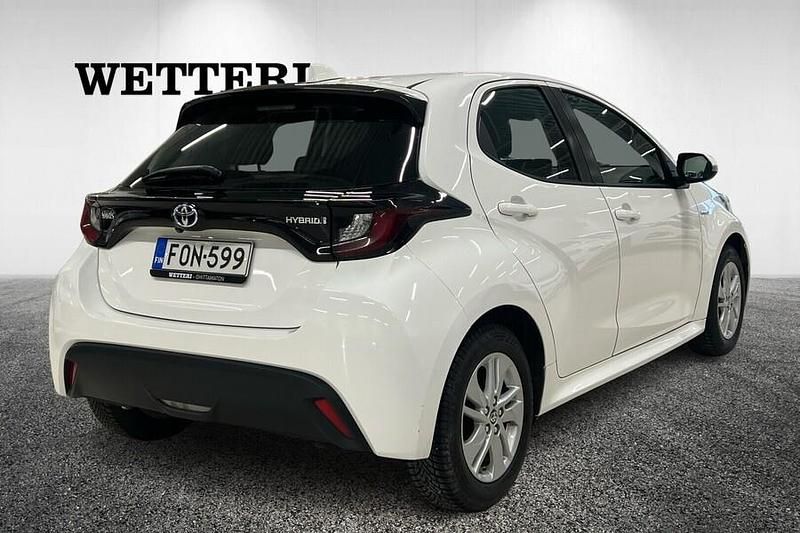 Käytetty Toyota Yaris Hybrid Active 116 HP (85 kW) 2021 Viistoperä