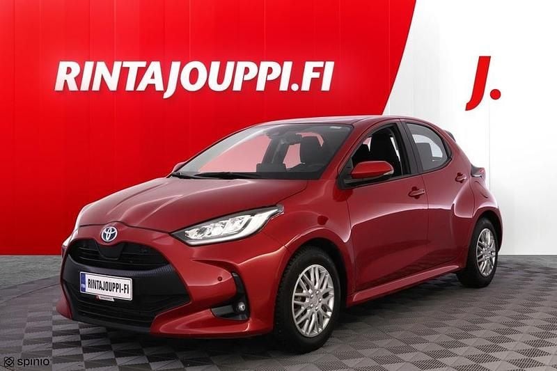 Käytetty Toyota Yaris Hybrid 92 HP (67 kW) 2023 Punainen Viistoperä
