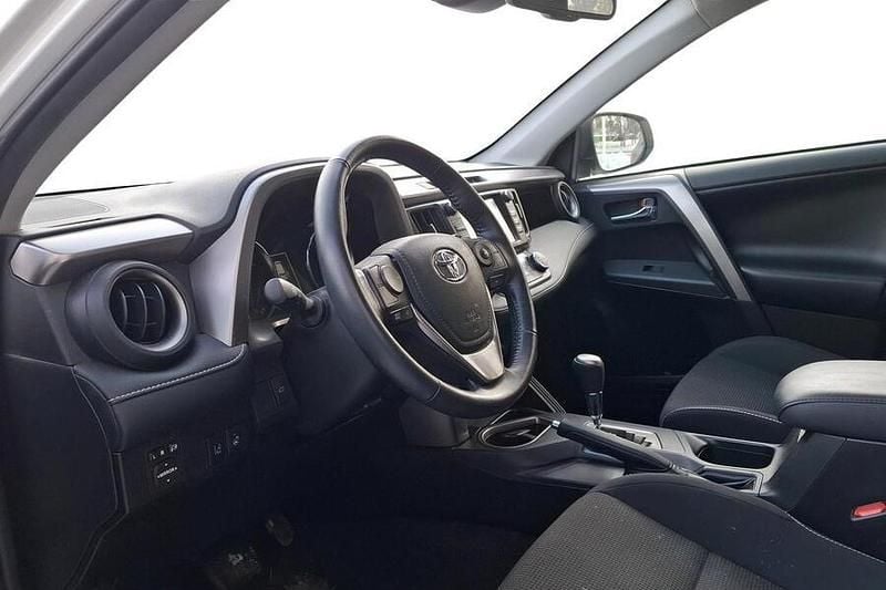 Käytetty Toyota RAV4 Hybrid Edition 155 HP (114 kW) 2018 Valkoinen Katumaasturi