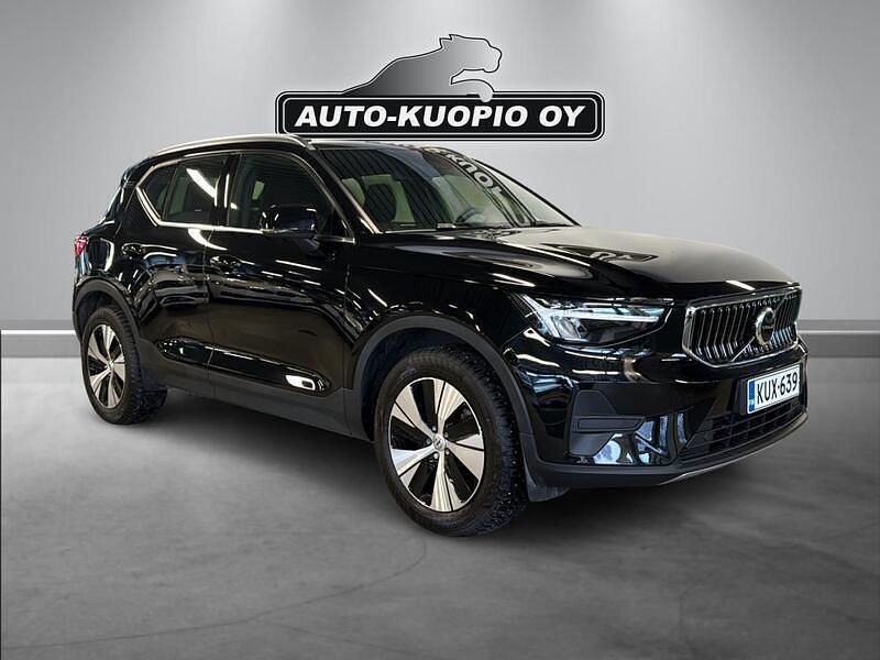 Musta Käytetty 2022 Volvo XC40 Core Katumaasturi | 36 800 € (Perustarjous) - Kuva 1/4
