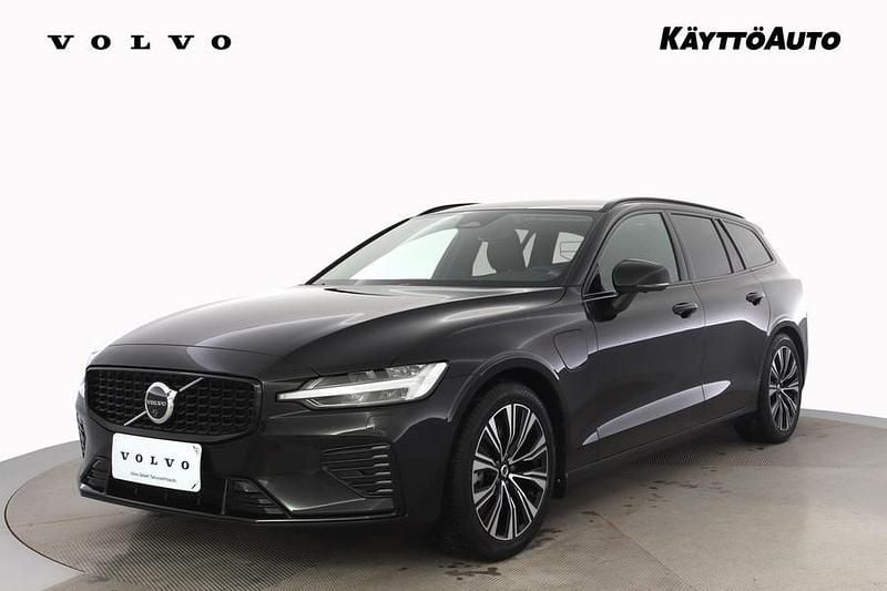 Käytetty Volvo V60 Plus 350 HP (257 kW) 2025 Musta Farmari