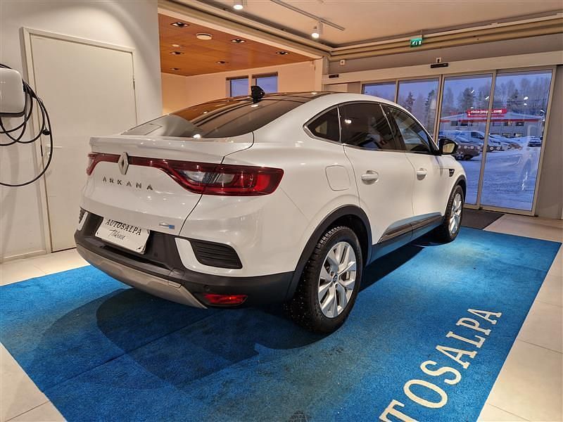 Käytetty Renault Arkana Intens 143 HP (105 kW) 2022 Valkoinen Katumaasturi