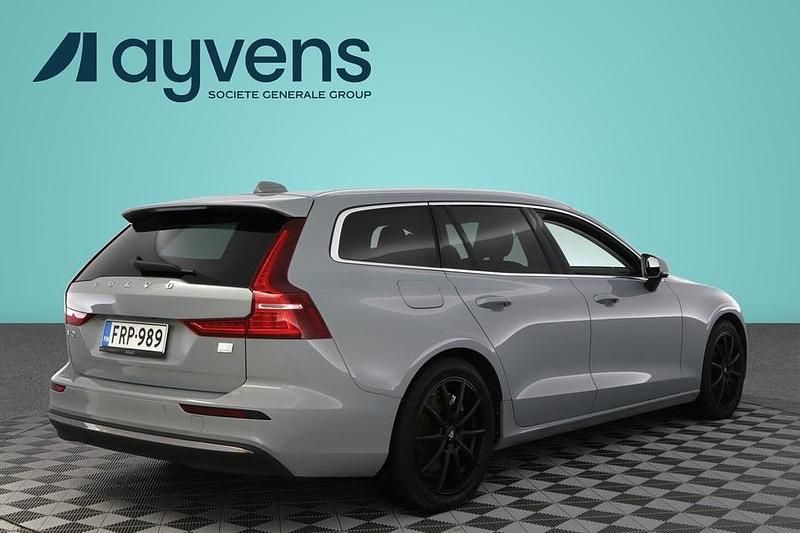Käytetty Volvo V60 Core 350 HP (257 kW) 2024 Harmaa Farmari