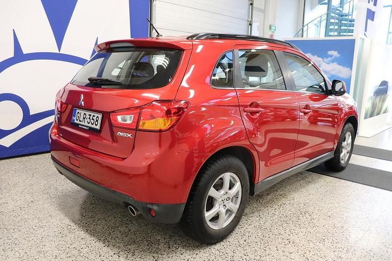 Käytetty Mitsubishi ASX Invite 117 HP (86 kW) 2015 Punainen Katumaasturi