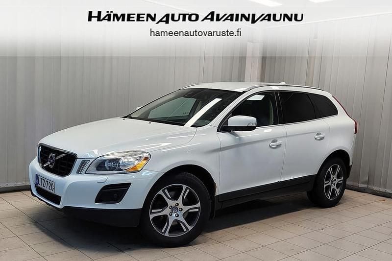 Käytetty Volvo XC60 Summum 163 HP (119 kW) 2013 Valkoinen Katumaasturi