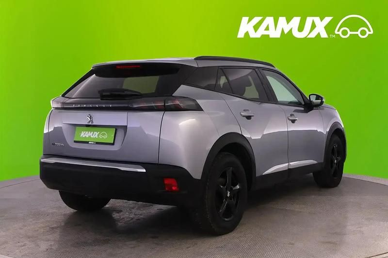 Käytetty Peugeot e-2008 Allure 100 kW (136 HP) 2020 Hopea / harmaa Katumaasturi
