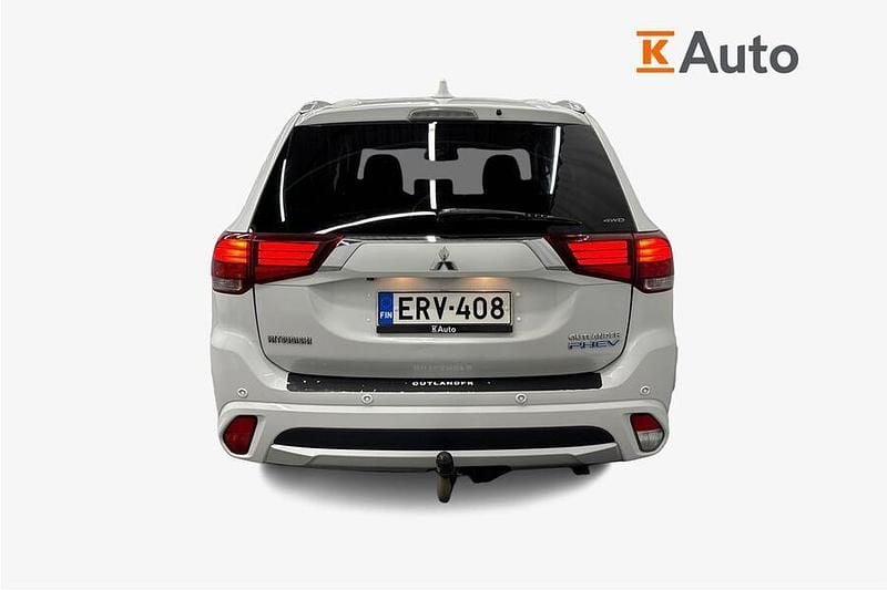 Käytetty Mitsubishi Outlander P-HEV 121 HP (88 kW) 2016 Valkoinen Farmari