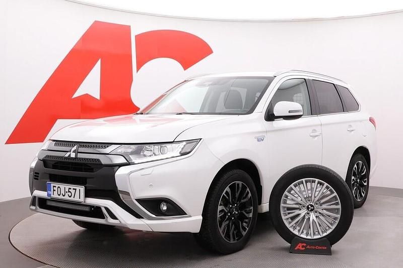 Käytetty 2021 Mitsubishi Outlander P-HEV Active Katumaasturi | 21 770 € (Perustarjous) - Kuva 1/4