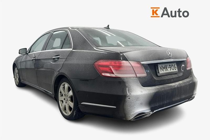Käytetty Mercedes E200 Business 134 HP (98 kW) 2015 Musta Sedan