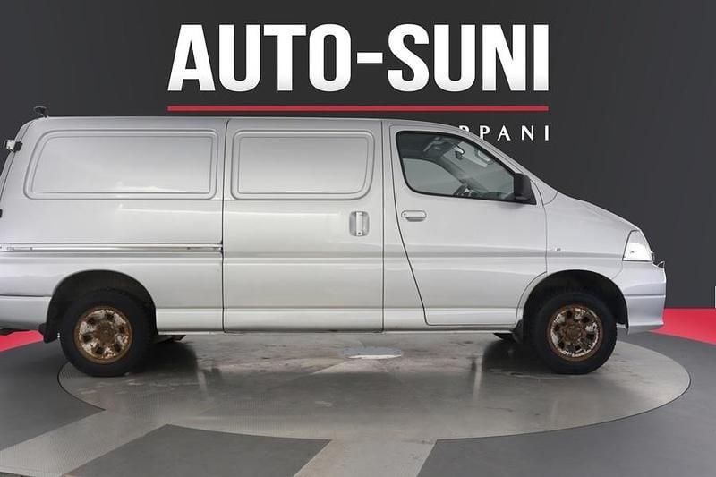 Käytetty Toyota HiAce 117 HP (86 kW) 2008 Hopea Van