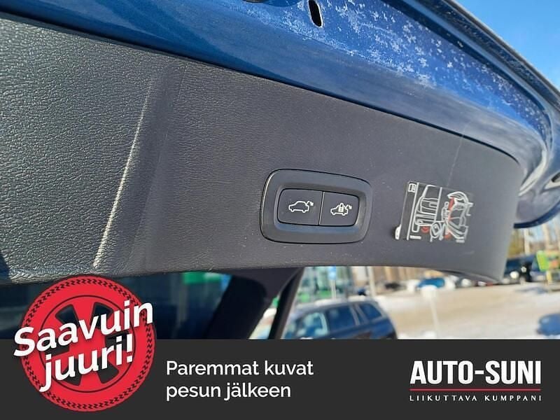 Käytetty Volvo XC40 R-Design 300 kW (408 HP) 2021 Katumaasturi