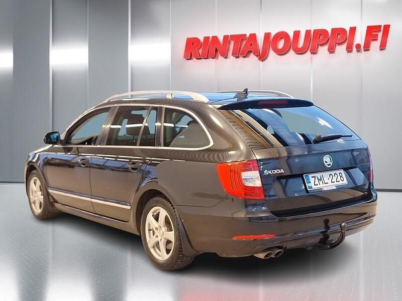 Käytetty Skoda Superb Ambition 170 HP (125 kW) 2014 Musta Farmari