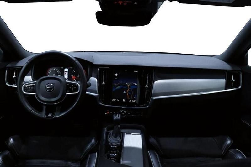 Käytetty Volvo S90 R-Design 200 HP (147 kW) 2018 Sedan